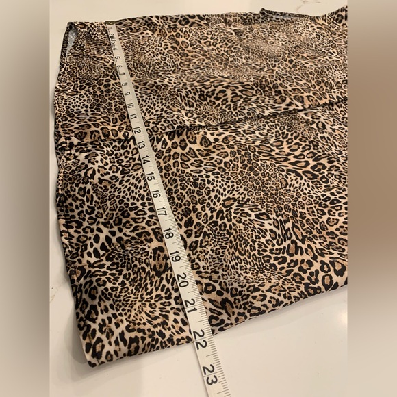 Tahari Leopard Animal Print Shirt Draped Sleeveless Blouse Women’s Size Medium. - Picture 5 of 11